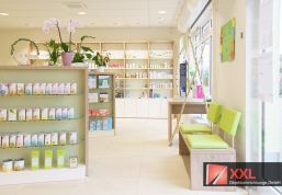 Sitzmöglichkeiten für Kunden der Kreuz Apotheke in Löbejüne